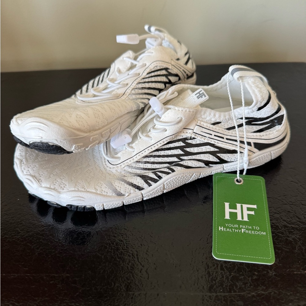 Lorax Pro Barefoot Unisex Shoes by Hike Footwear in White/Black NWT